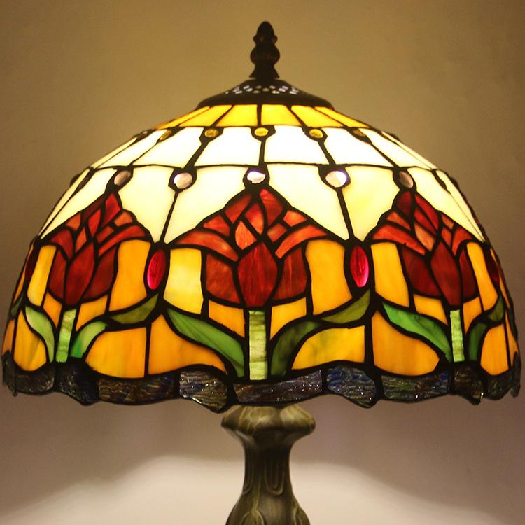 European Decorative Tiffany Stained Glass 1-Light Table Lamp