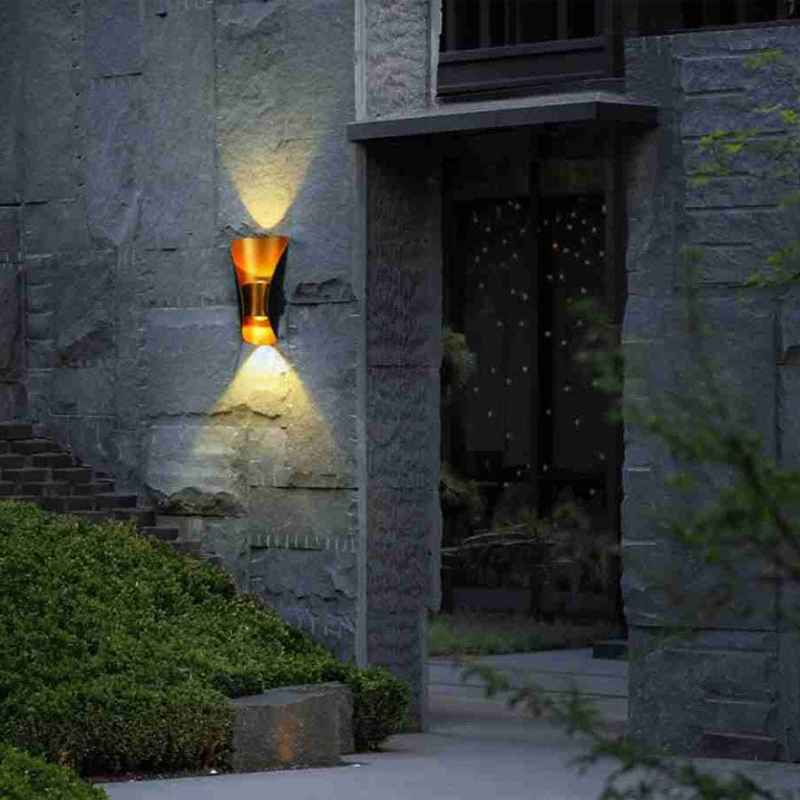 مصباح حائط LED مقاوم للماء بتصميم إبداعي وعصري وبسيط للشرفة الخارجية 