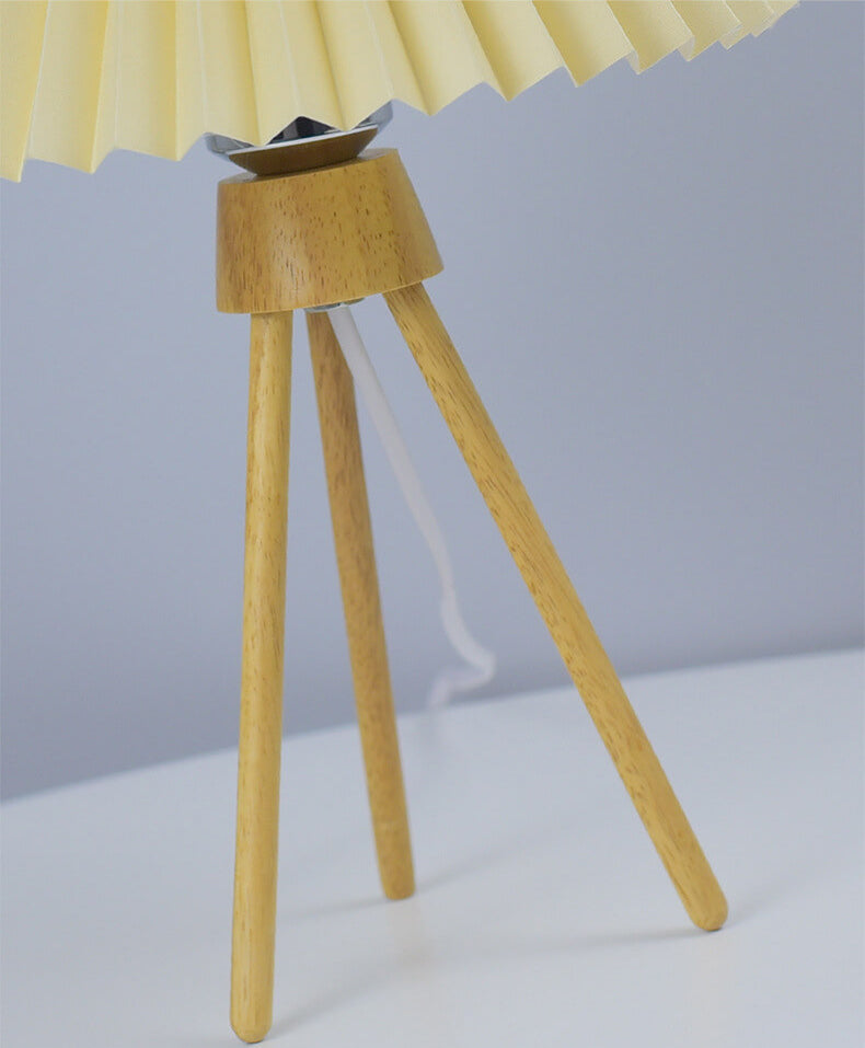 Retro Pleated Scalloped 1-Light Standing Table Lamp