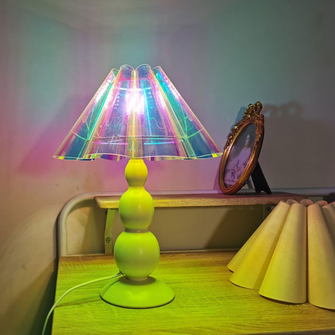 Vintage Petal Pleated Fabric Shade Gourd Base 1-Light Table Lamp