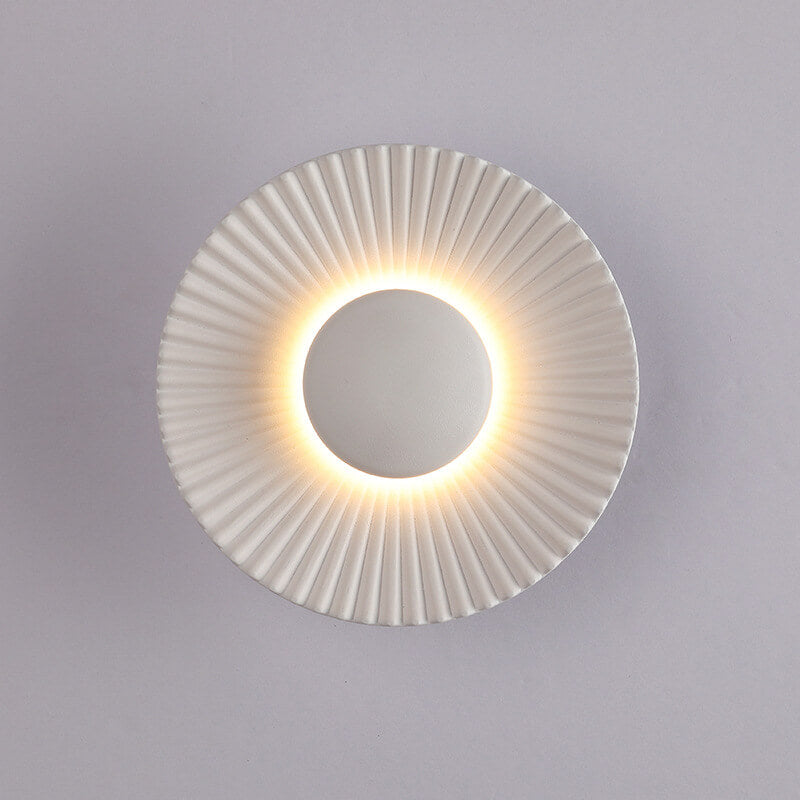 مصباح حائط LED حديث من الألومنيوم بتصميم صدفي دائري مع إضاءة واحدة 