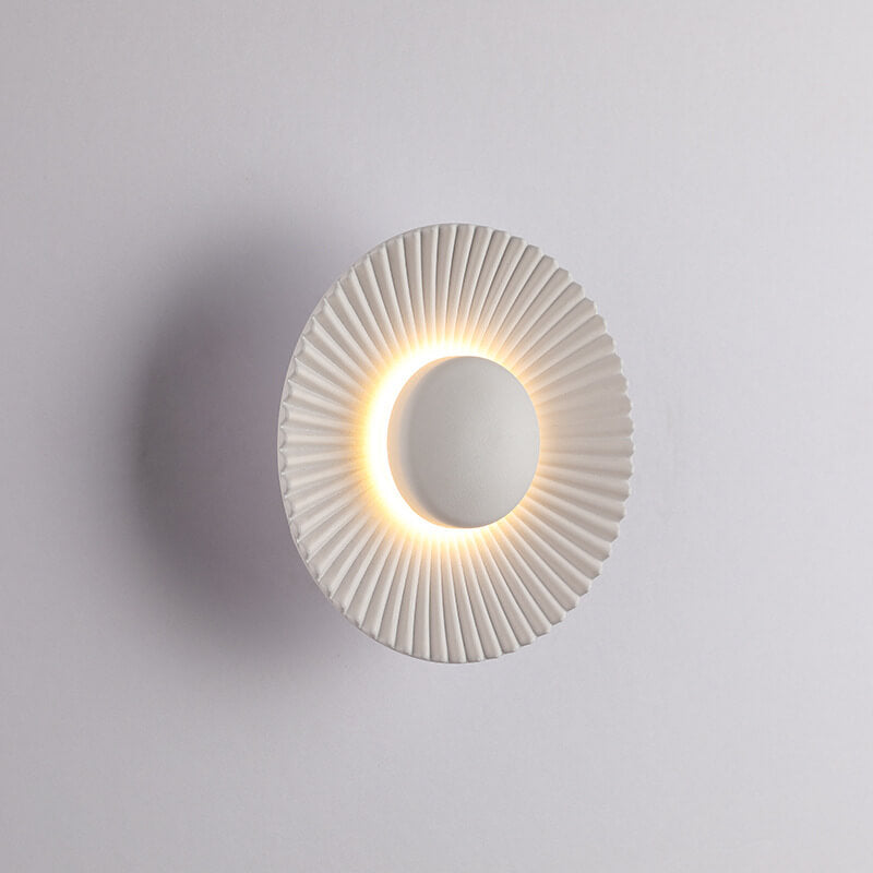مصباح حائط LED حديث من الألومنيوم بتصميم صدفي دائري مع إضاءة واحدة 