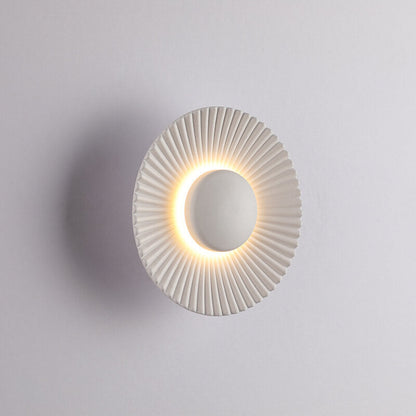 مصباح حائط LED حديث من الألومنيوم بتصميم صدفي دائري مع إضاءة واحدة 
