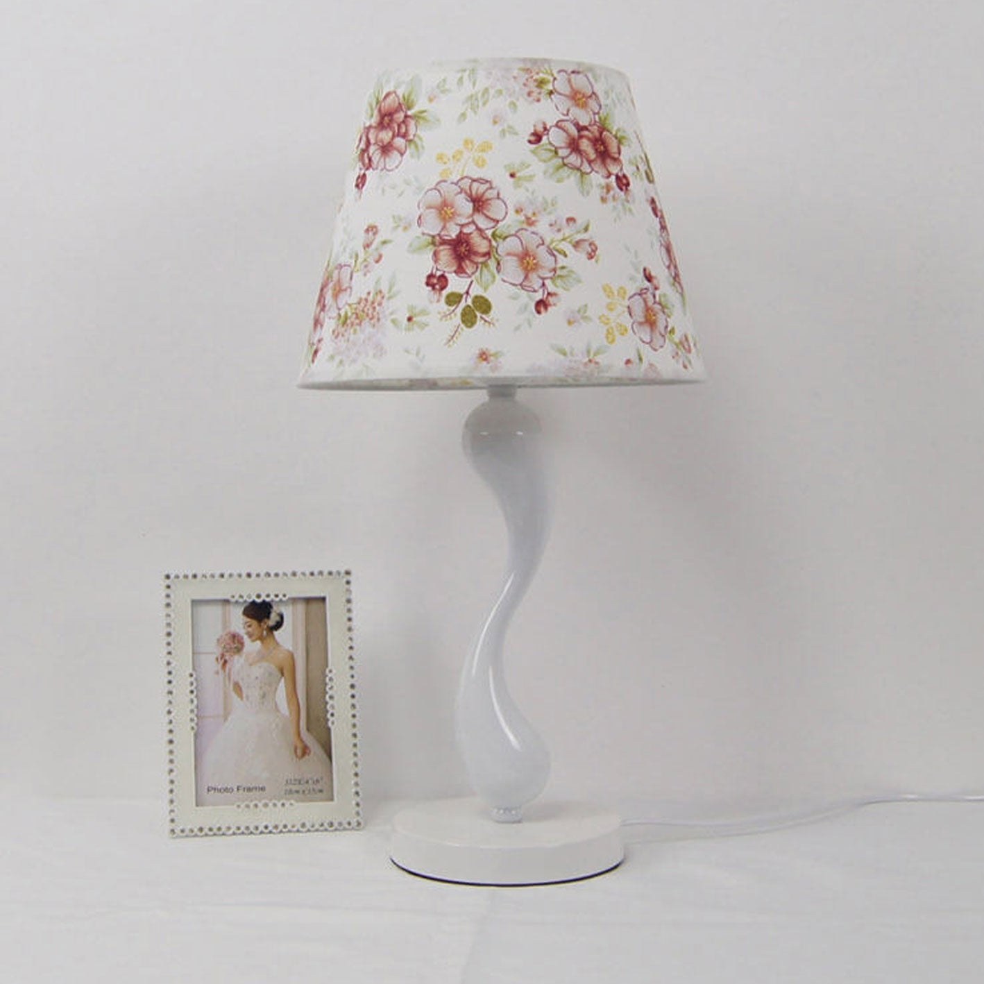 European Minimalist Fabric Curve Base 1-Light Table Lamp