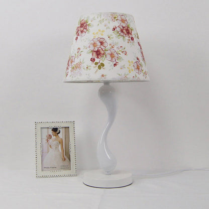 European Minimalist Fabric Curve Base 1-Light Table Lamp