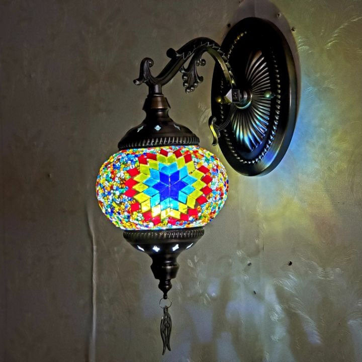 مصباح حائط أوروبي عتيق من الزجاج المتشقق ذو ضوء واحد 