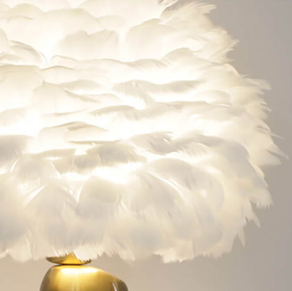 Nordic Creative White Feather Pom Pom 1-Light Table Lamp