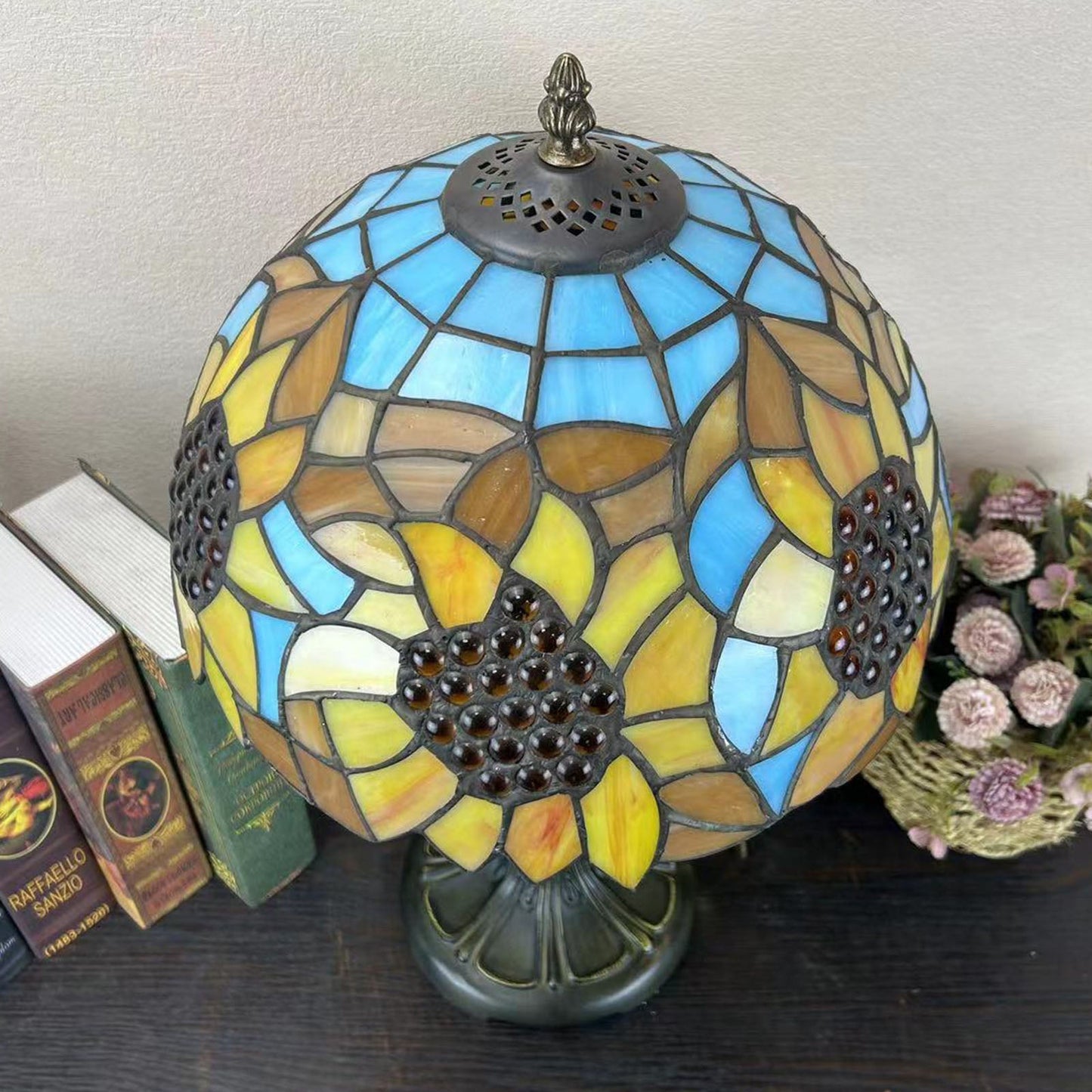 Traditional Tiffany Metal Glass Dome Grape Flower Dragonfly Butterfly 1-Light Table Lamp For Bedside