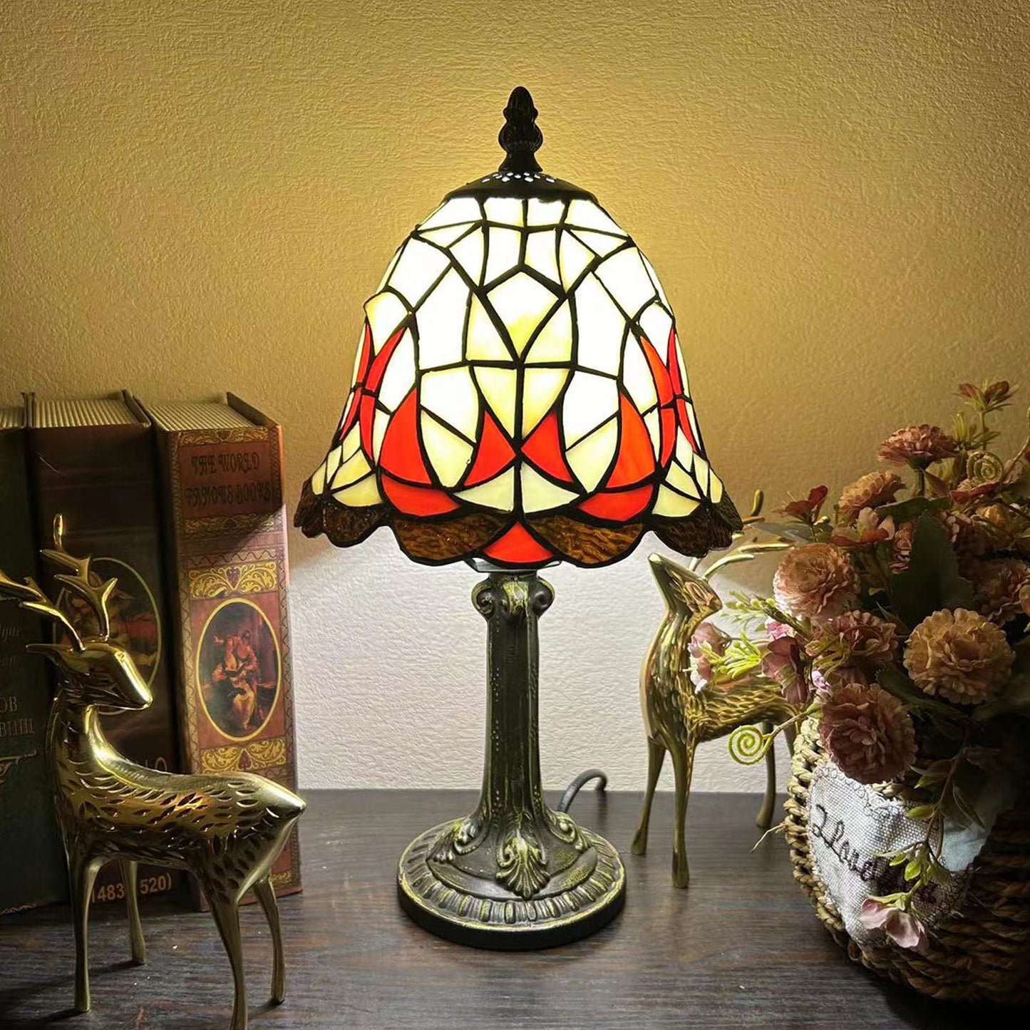 Traditional Tiffany Alloy Glass Dome Flower 1-Light Table Lamp For Bedside