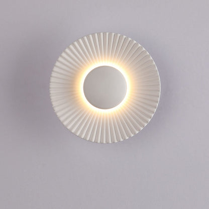مصباح حائط LED حديث من الألومنيوم بتصميم صدفي دائري مع إضاءة واحدة 