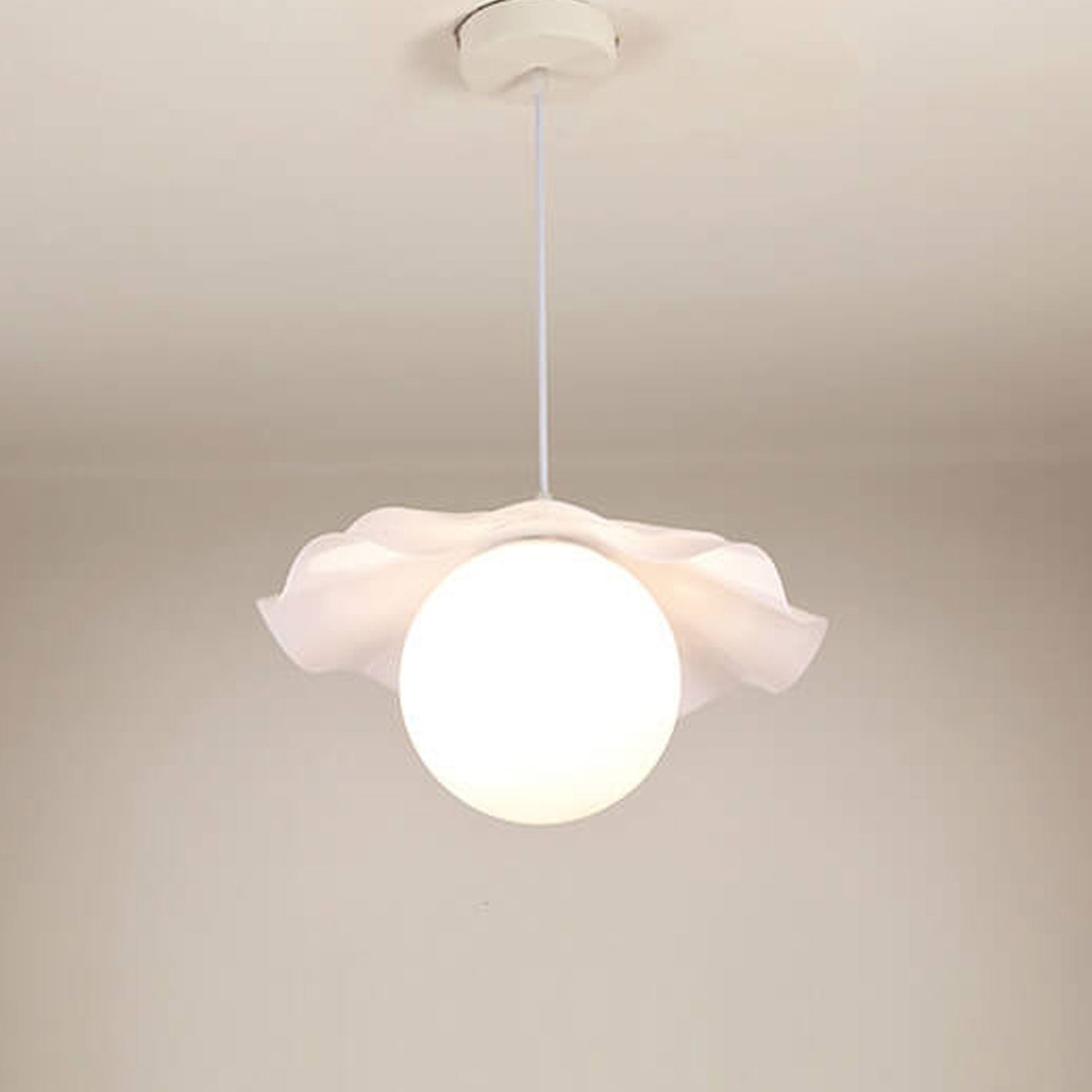 Nordic Simple Flower Shape Acrylic 1-Light Pendant Light