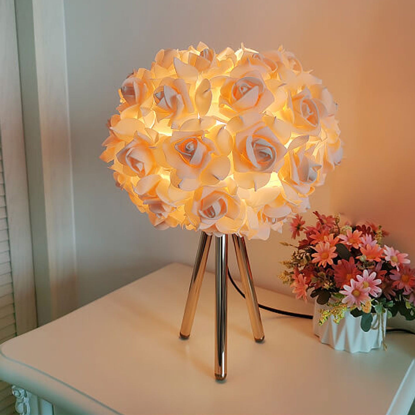 Nordic Creative Rose Metal LED Table Lamp