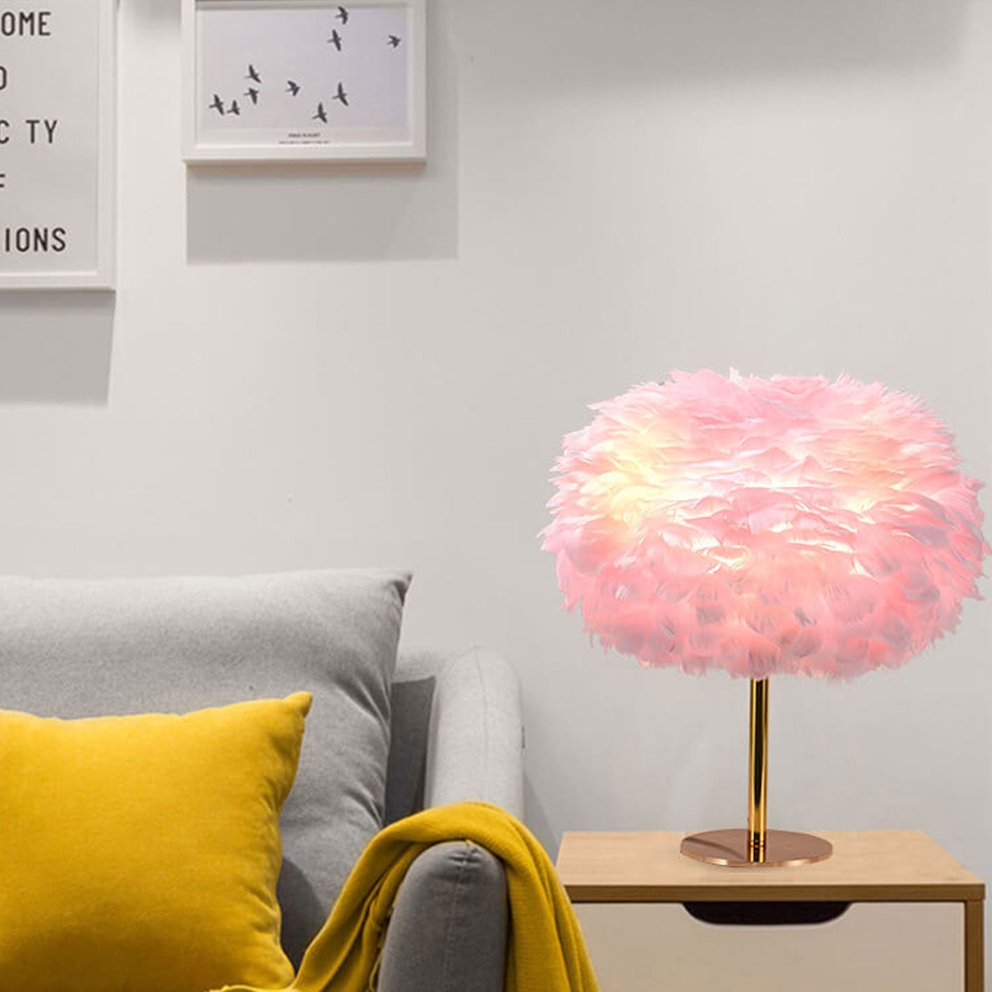 Nordic Goose Feather Round Iron Base 1-Light Table Lamp