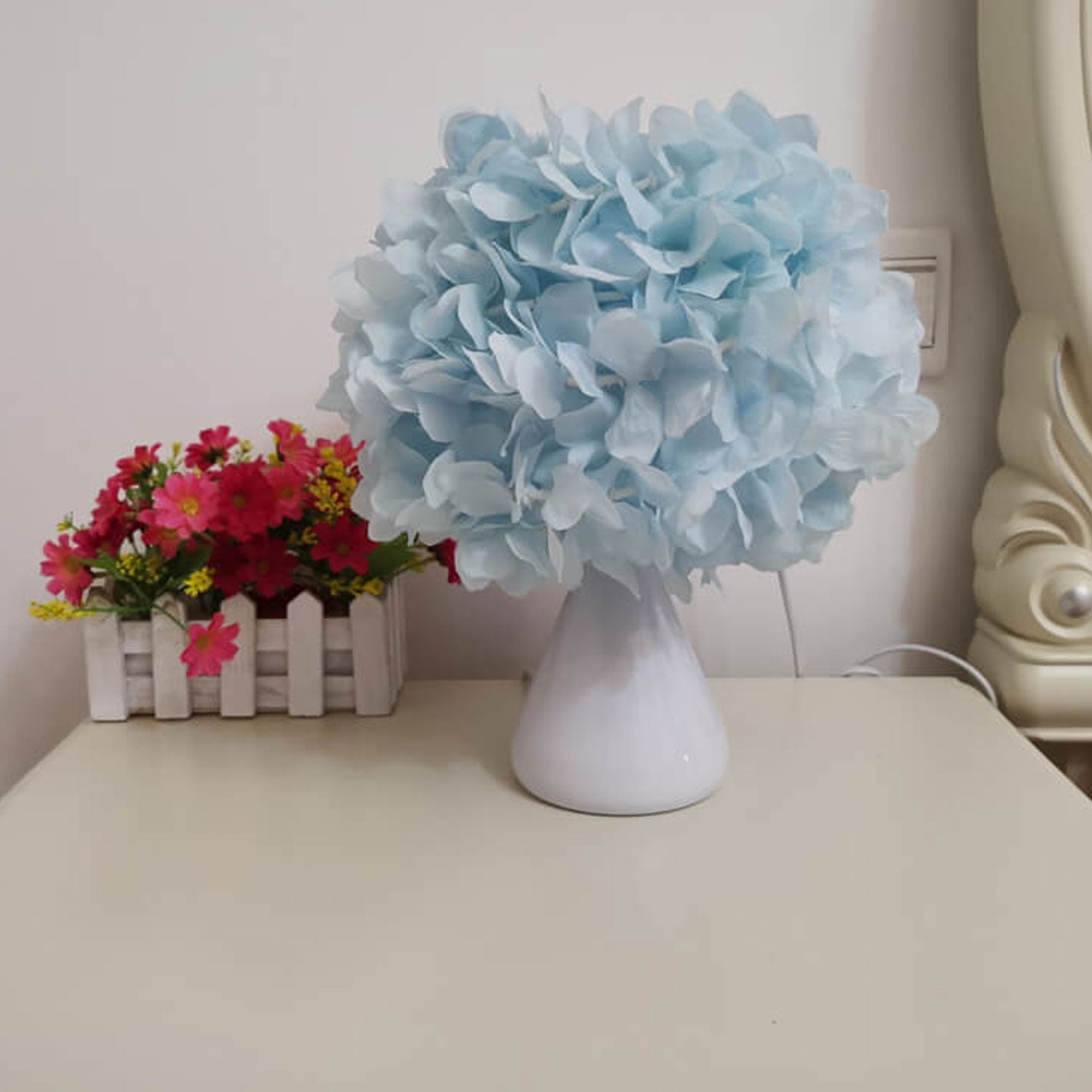 Fabric Simulation Gourd Flower Bouquet Design 1-Light Table Lamp