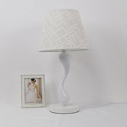 European Minimalist Fabric Curve Base 1-Light Table Lamp