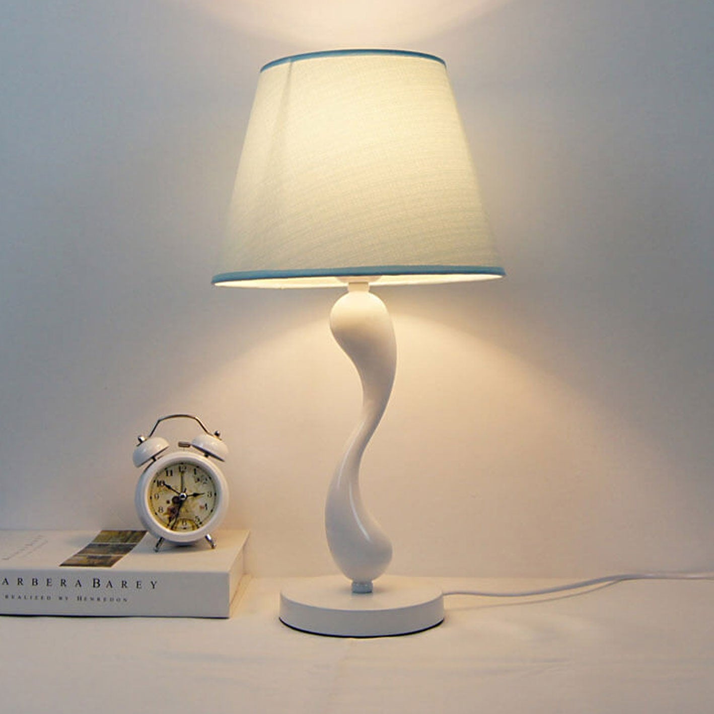 European Minimalist Fabric Curve Base 1-Light Table Lamp