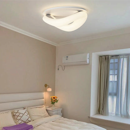 مصباح سقف LED بتصميم عصري بسيط من البولي إيثيلين المموج ذو حلقة مثبتة في السقف لغرفة النوم