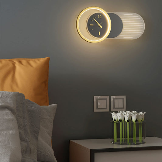 مصباح حائط LED بتصميم ساعة أكريليك حديدية معاصرة لغرفة المعيشة