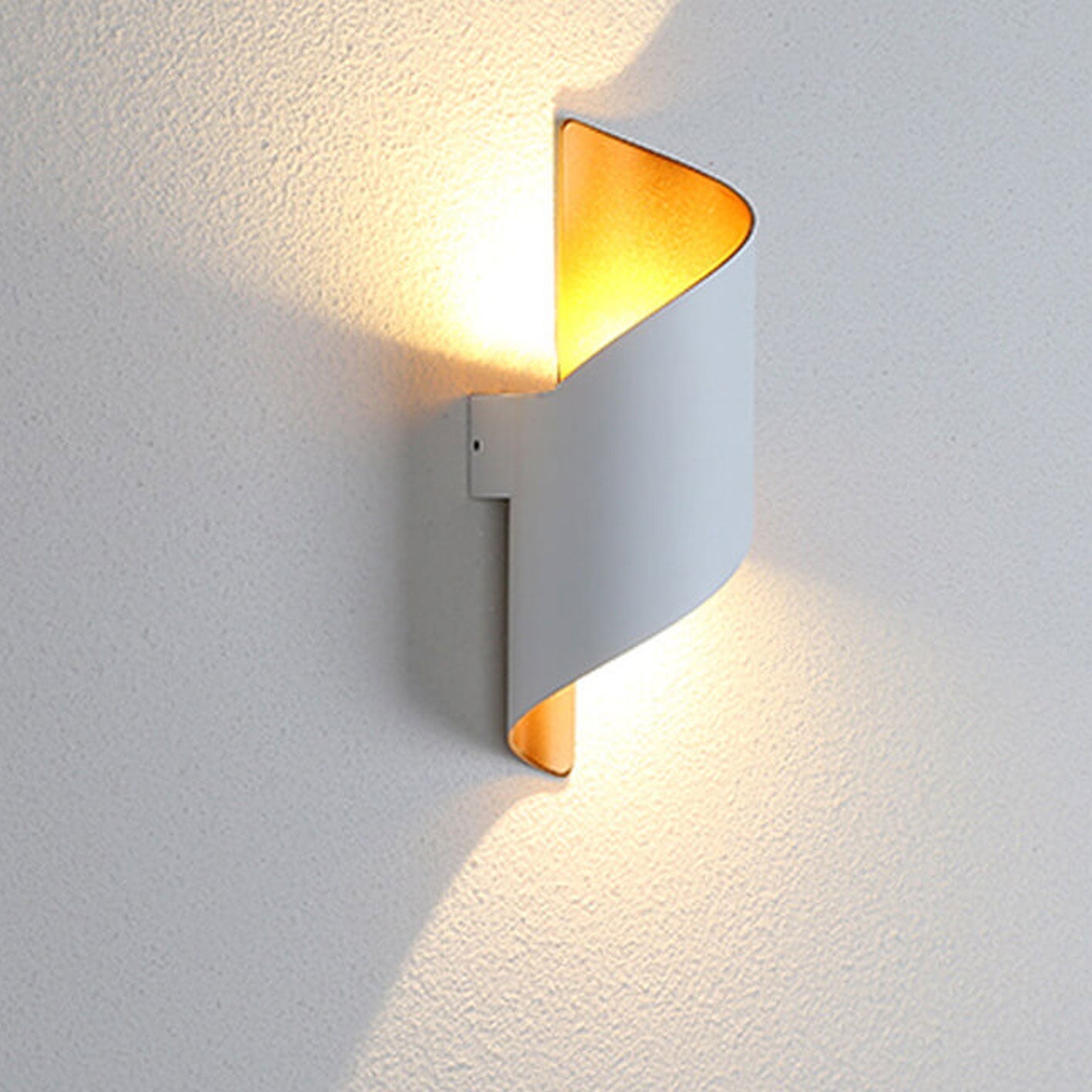 Modern Outdoor Aluminum Bending Column LED Waterproof Wall Sconce Lamp