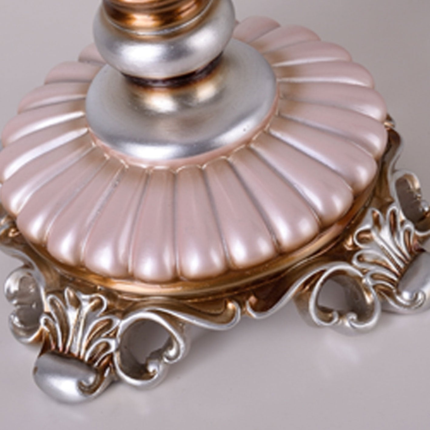 European-style Rustic Lace Resin 1-Light Table Lamp