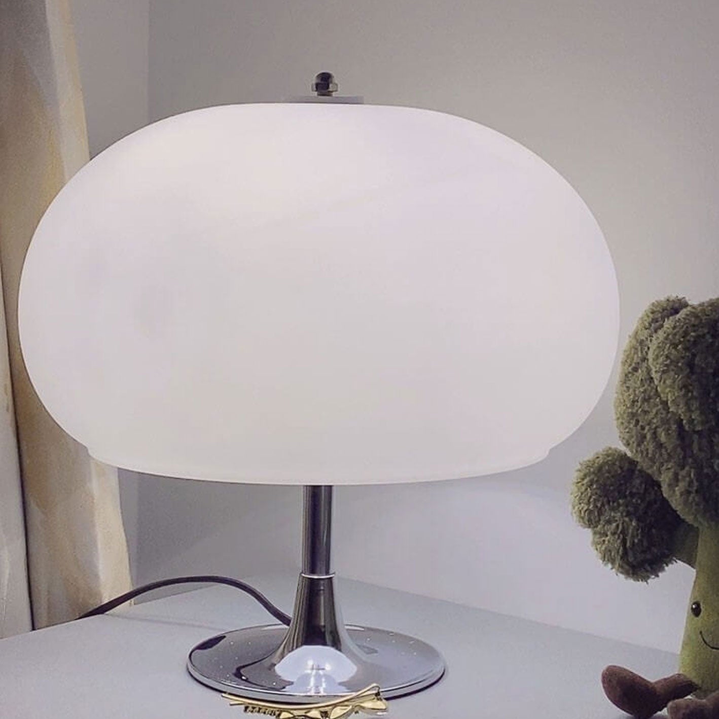Modern Creamy White Ball Shade 3-Light Table Lamp