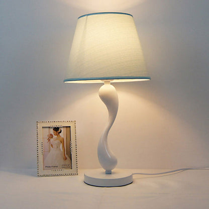 European Minimalist Fabric Curve Base 1-Light Table Lamp