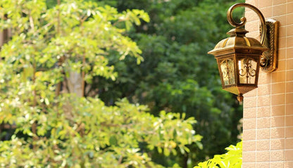 مصباح حائط خارجي مقاوم للماء على شكل فانوس مربع عتيق على الطراز الأوروبي 