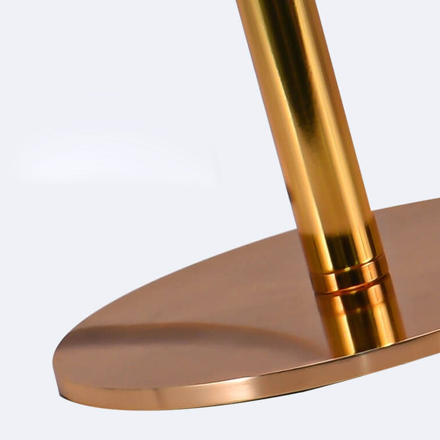 Nordic Goose Feather Round Iron Base 1-Light Table Lamp