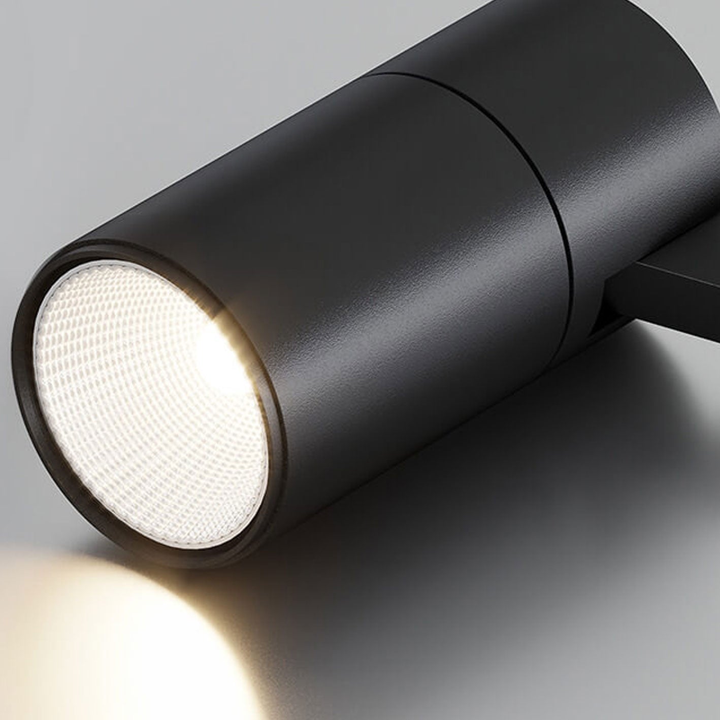 مروحة سقف LED مربعة الشكل رفيعة للغاية بتصميم بسيط مع قاعدة مسطحة 