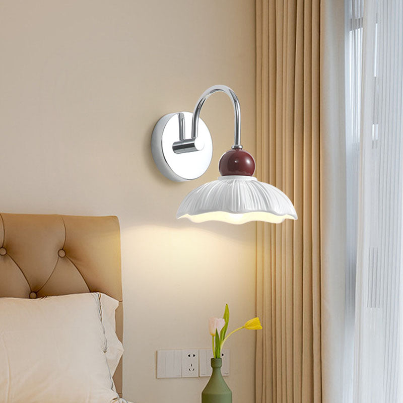 Traditional Vintage Flower Shape Hardware Resin 1-Light Wall Sconce Lamp For Bedroom