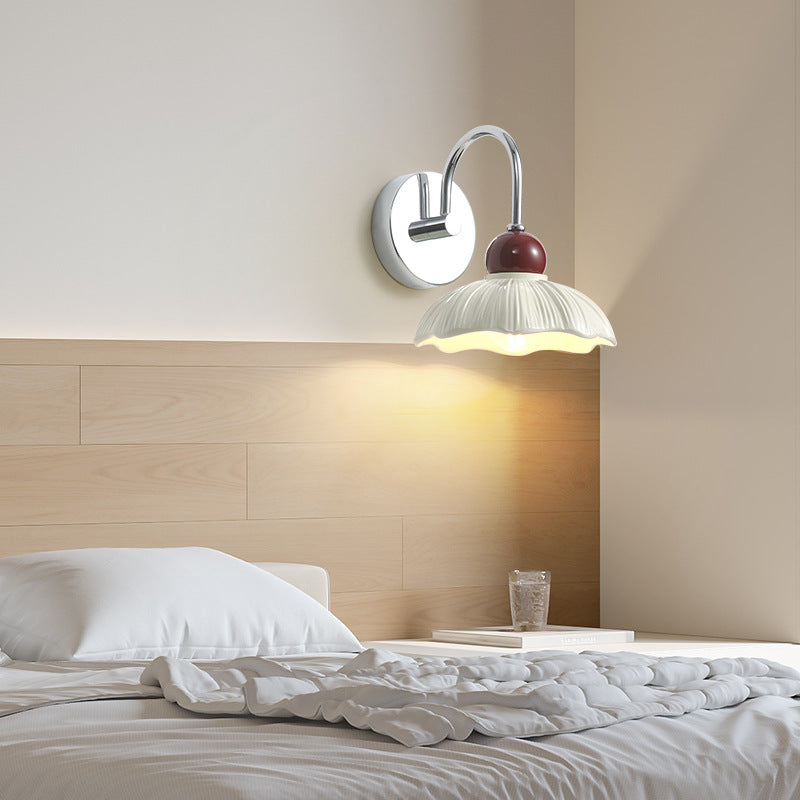Traditional Vintage Flower Shape Hardware Resin 1-Light Wall Sconce Lamp For Bedroom