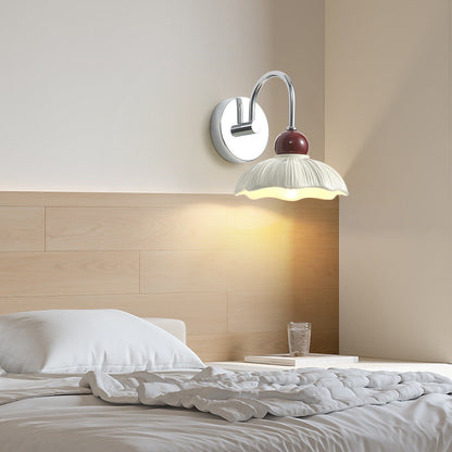 Traditional Vintage Flower Shape Hardware Resin 1-Light Wall Sconce Lamp For Bedroom