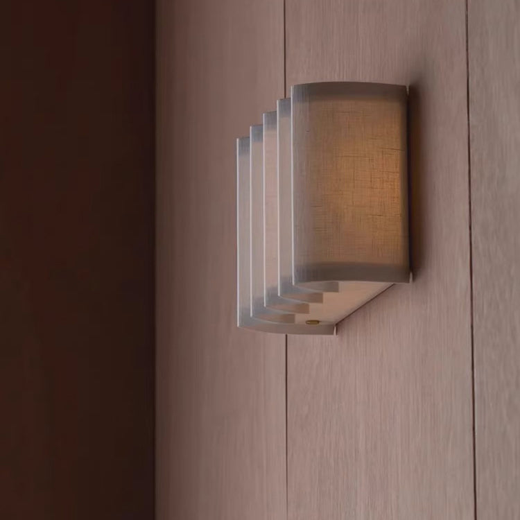 مصباح حائط LED مستطيل الشكل من القماش بتصميم آرت ديكو الحديث لغرفة النوم 