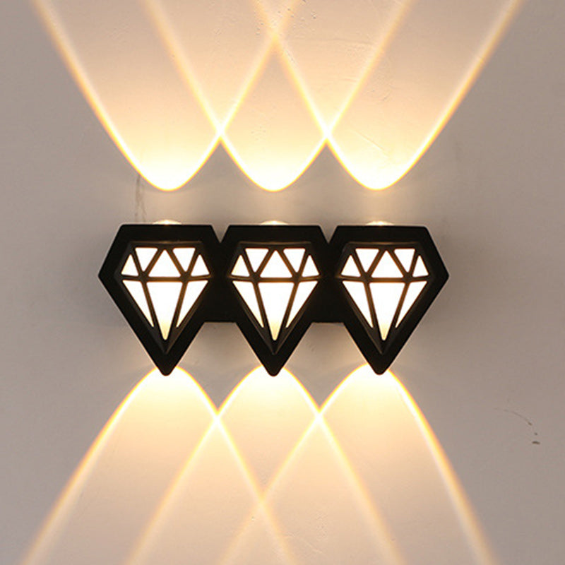 مصباح حائط LED على شكل ماسي من الألومنيوم المقاوم للماء بتصميم إبداعي معاصر للفناء الخارجي 