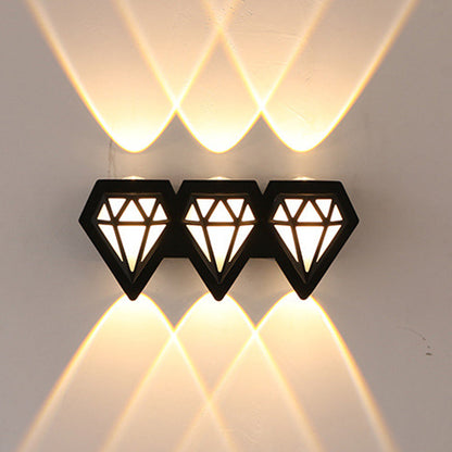 مصباح حائط LED على شكل ماسي من الألومنيوم المقاوم للماء بتصميم إبداعي معاصر للفناء الخارجي 