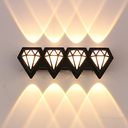 مصباح حائط LED على شكل ماسي من الألومنيوم المقاوم للماء بتصميم إبداعي معاصر للفناء الخارجي 