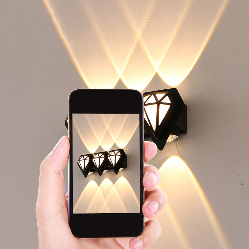 مصباح حائط LED على شكل ماسي من الألومنيوم المقاوم للماء بتصميم إبداعي معاصر للفناء الخارجي 
