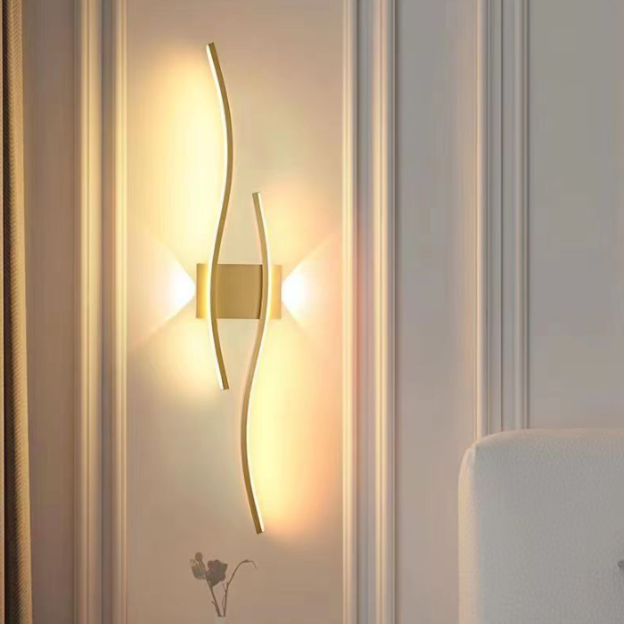 مصباح حائط LED من الأكريليك المصنوع من الحديد المنحني الطويل بتصميم عصري بسيط لغرفة المعيشة 