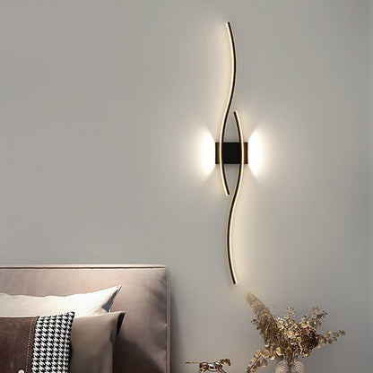 مصباح حائط LED من الأكريليك المصنوع من الحديد المنحني الطويل بتصميم عصري بسيط لغرفة المعيشة 