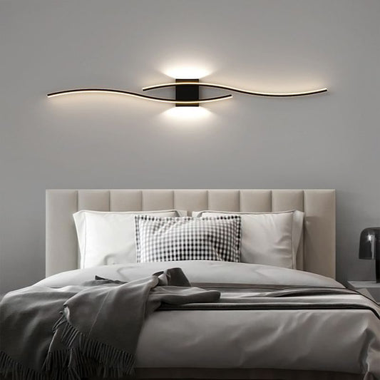 مصباح حائط LED من الأكريليك المصنوع من الحديد المنحني الطويل بتصميم عصري بسيط لغرفة المعيشة 