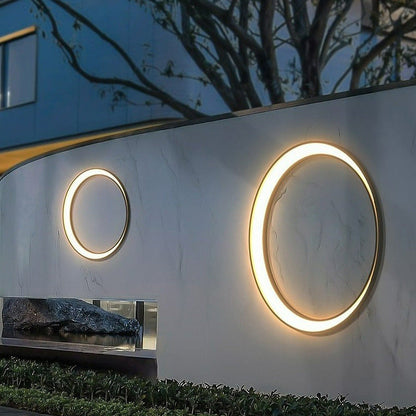 مصباح حائط LED مصنوع من الفولاذ المقاوم للصدأ المقاوم للماء بتصميم دائري بسيط عصري للفناء الخارجي 
