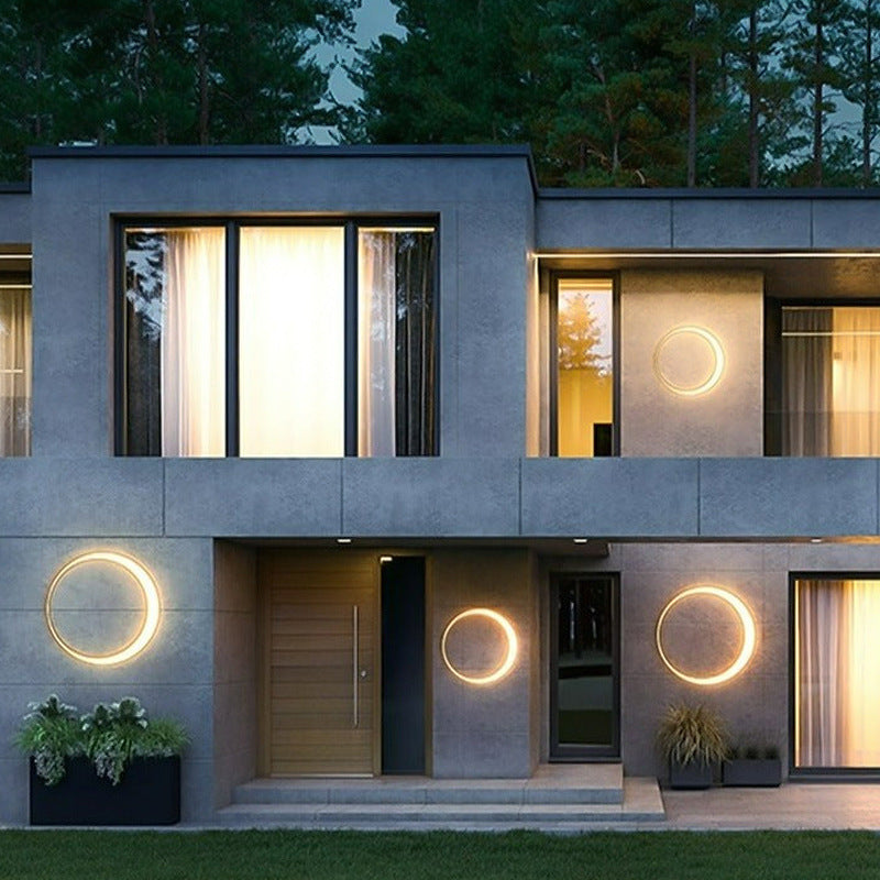 مصباح حائط LED مصنوع من الفولاذ المقاوم للصدأ المقاوم للماء بتصميم دائري بسيط عصري للفناء الخارجي 