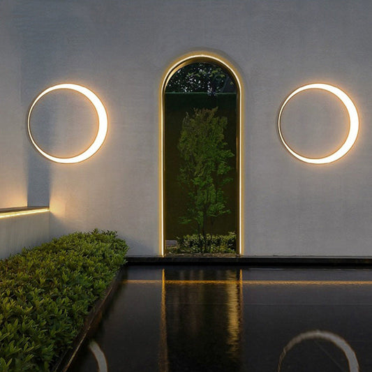 مصباح حائط LED مصنوع من الفولاذ المقاوم للصدأ المقاوم للماء بتصميم دائري بسيط عصري للفناء الخارجي 
