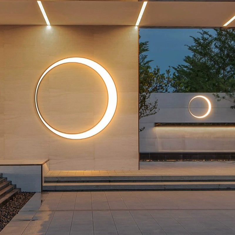 مصباح حائط LED مصنوع من الفولاذ المقاوم للصدأ المقاوم للماء بتصميم دائري بسيط عصري للفناء الخارجي 
