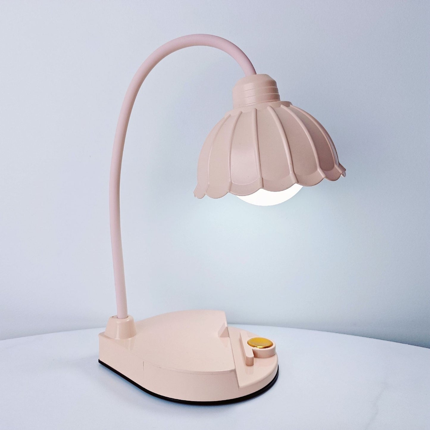 Contemporary Nordic Twistable Flower ABS Lampshade Round Base LED Table Lamp For Bedroom