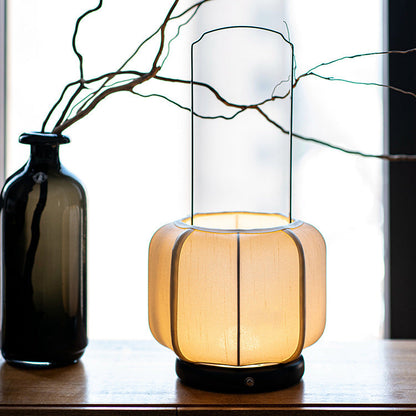 Traditional Chinese Iron Silk Fabric Lantern Shape LED Table Lamp For Bedroom