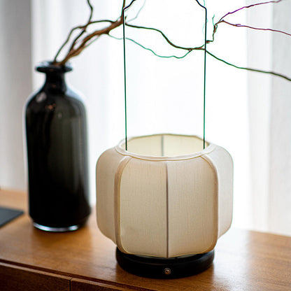 Traditional Chinese Iron Silk Fabric Lantern Shape LED Table Lamp For Bedroom