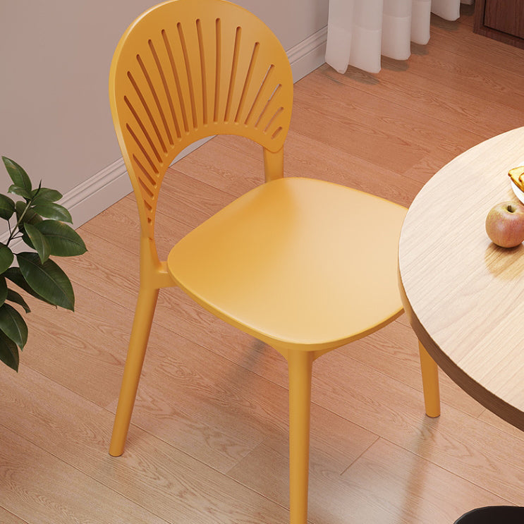 Contemporary Nordic Square PP Plastic Dining Chair Scalloped Backrest For Dining Room