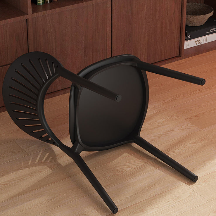 Contemporary Nordic Square PP Plastic Dining Chair Scalloped Backrest For Dining Room