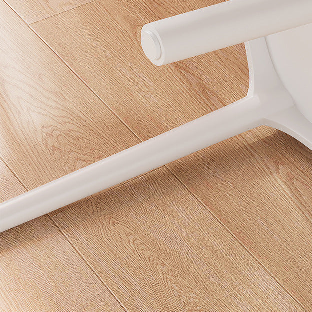 Contemporary Nordic Square PP Plastic Dining Chair Scalloped Backrest For Dining Room